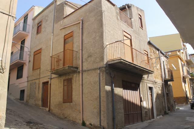 Image No.1-3 Bed Townhouse for sale