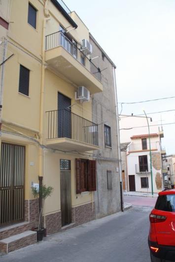 Image No.1-3 Bed Townhouse for sale