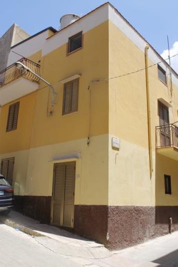 Image No.1-3 Bed Townhouse for sale