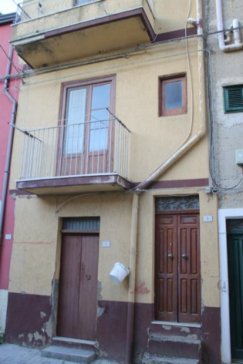 Image No.1-2 Bed Townhouse for sale