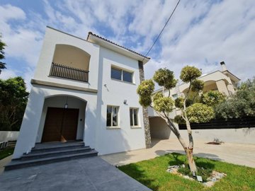 Detached Villa For Sale  in  Agios Tychonas