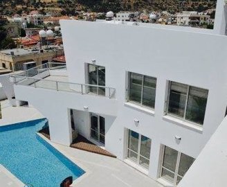 Beautiful Three Bedroom Stylish Villa In Oroklini For Sale