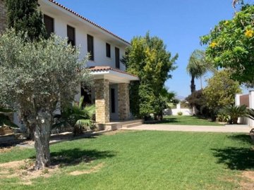 Detached Villa in Meneou