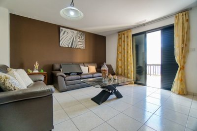 Apartment For Sale  in  Paphos Town