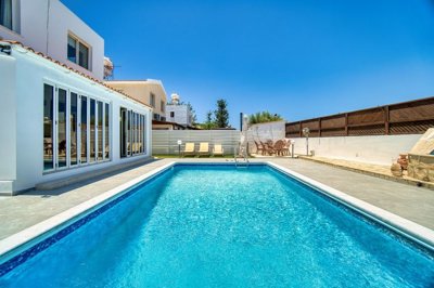 Detached Villa For Sale  in  Anavargos