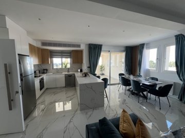 Penthouse For Sale  in  Kato Paphos - Universal