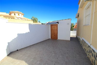 48305stylishandspacious5bedroomdetachedvilla1