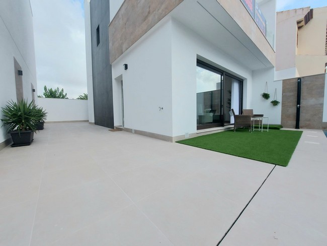 Image No.1-3 Bed Villa for sale