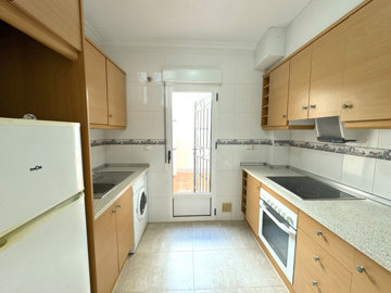 48407wonderful2bedroomsouthfacinggardenapartm