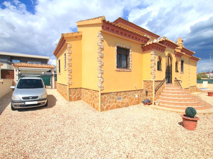 Image No.1-4 Bed Villa for sale