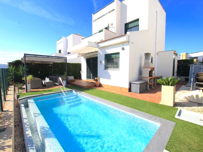 Image No.1-3 Bed Villa for sale