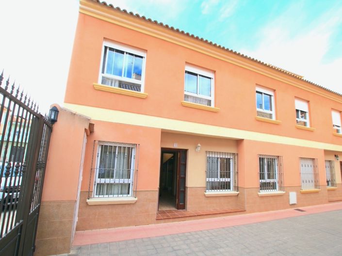 Image No.1-3 Bed Townhouse for sale