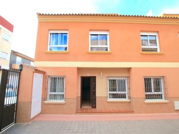 48588spacious3bedroomtownhouseintheheartoftow