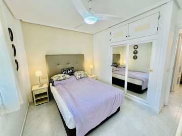 48697wonderful2bedroomapartmentwithprivatesol