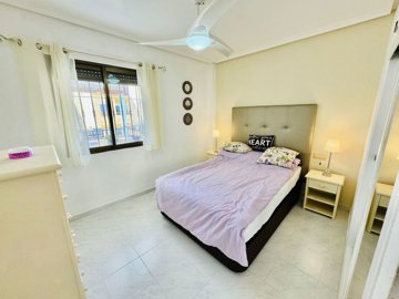 48697wonderful2bedroomapartmentwithprivatesol