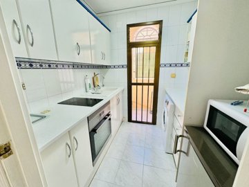 48697wonderful2bedroomapartmentwithprivatesol