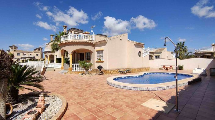 Image No.1-3 Bed Villa for sale