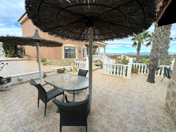 48732spacious3bedroomvillawithagolfcourseback