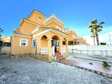 48739spacious2bedroomvillawithgreatoutdoorspa