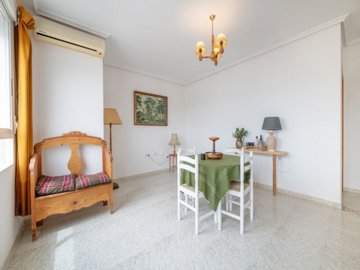 48788spacious3bedroomvillageapartment23012511