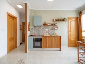 48788spacious3bedroomvillageapartment23012511