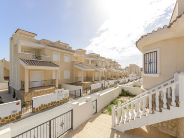 48791spaciousmediterraneanstylevillasinreslac