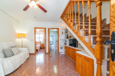 48823traditional3bedroomtownhousewalkingdista