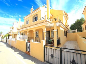 48852spacious3bedroomtownhousewithplentyofout