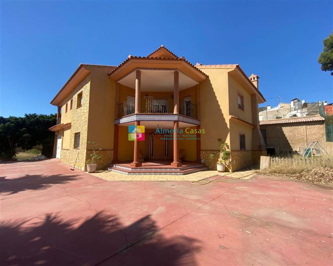 Image No.1-4 Bed Villa for sale