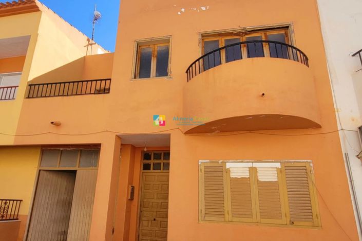 Image No.1-3 Bed Townhouse for sale