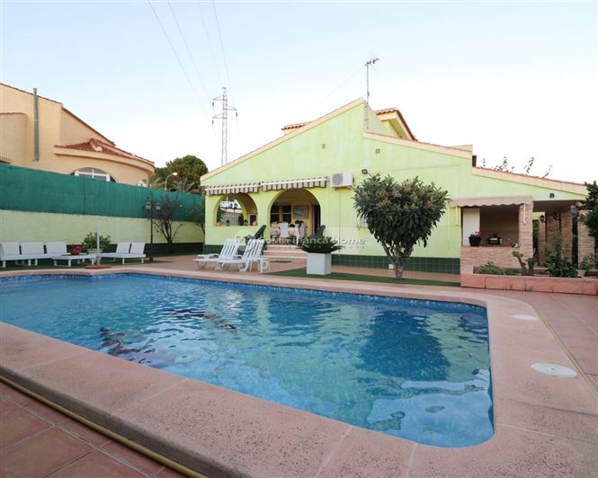 Image No.1-3 Bed Villa for sale