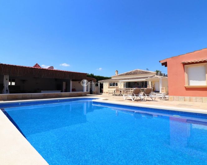 Image No.1-6 Bed Villa for sale