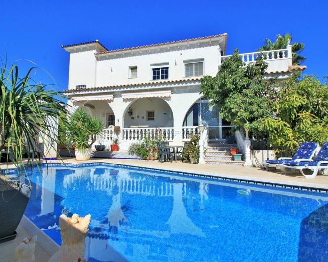 Image No.1-6 Bed Villa for sale