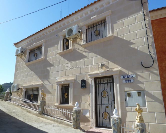 Image No.1-3 Bed Villa for sale