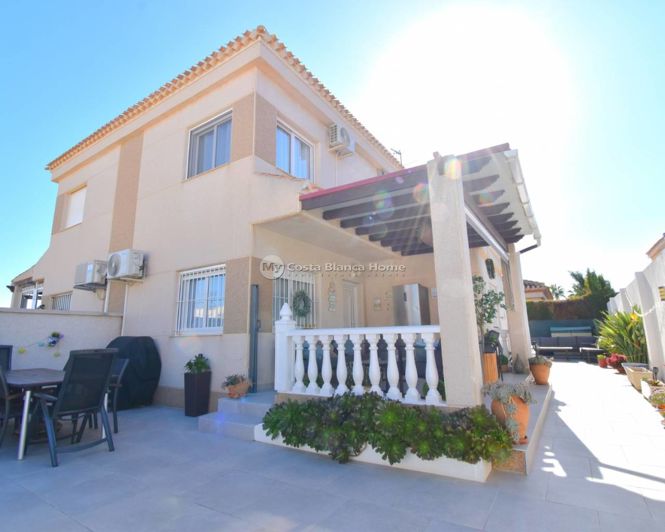 Image No.1-3 Bed Villa for sale