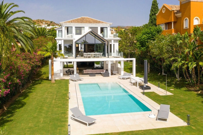 Image No.1-6 Bed Villa for sale