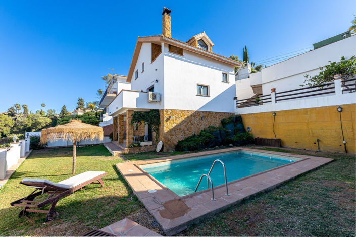 Image No.1-4 Bed Villa for sale