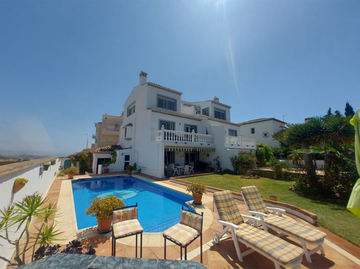 Image No.1-4 Bed Villa for sale