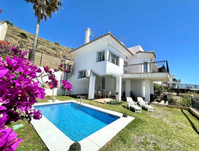 Image No.1-4 Bed Villa for sale