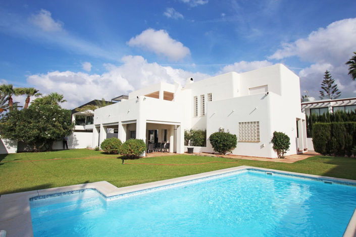 Image No.1-5 Bed Villa for sale