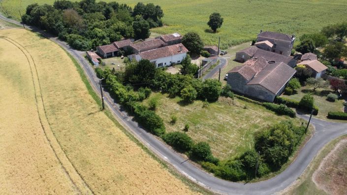 Image No.1-Maison de 7 chambres à vendre à Charente