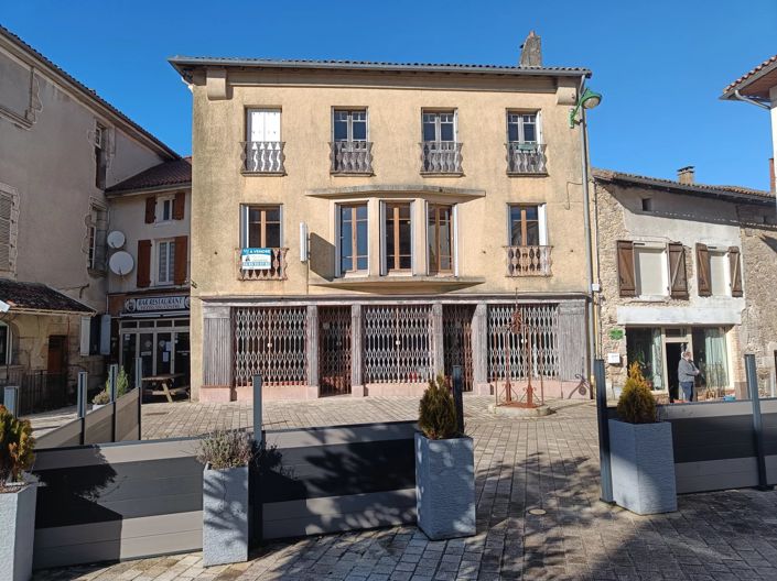 Image No.1-Maison de 4 chambres à vendre à Châlus