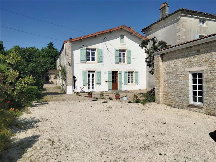 Image No.1-Maison de village de 7 chambres à vendre à Aigre