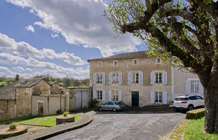 Image No.1-Maison de 7 chambres à vendre à Charroux