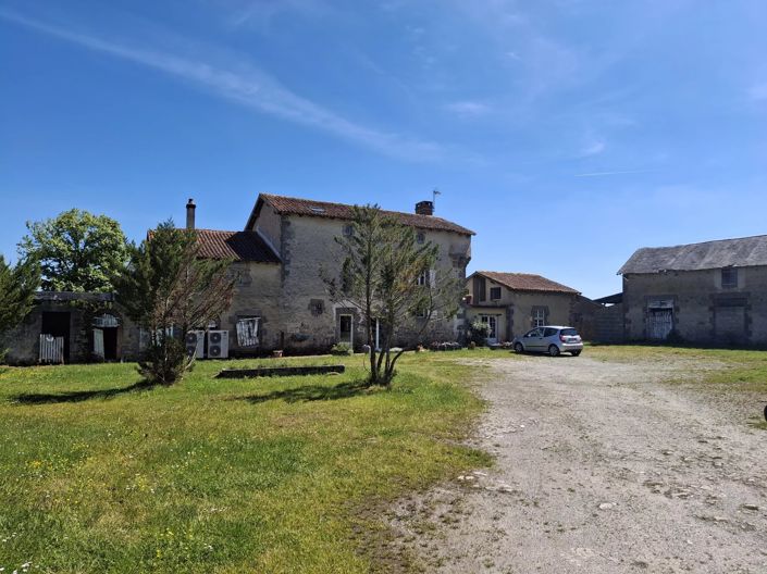 Image No.1-Ferme de 7 chambres à vendre à Oradour-Saint-Genest