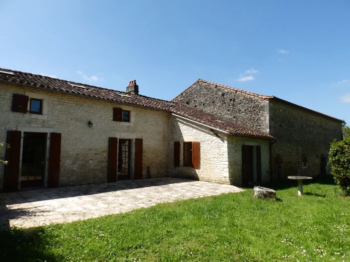 Image No.1-Maison de village de 4 chambres à vendre à Charente