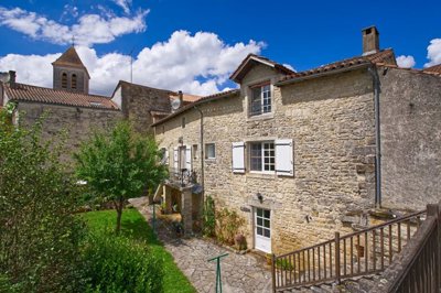 1 - Nanteuil-en-Vallée, Maison de village