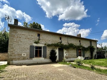 1 - Sainte-Soline, Maison de village