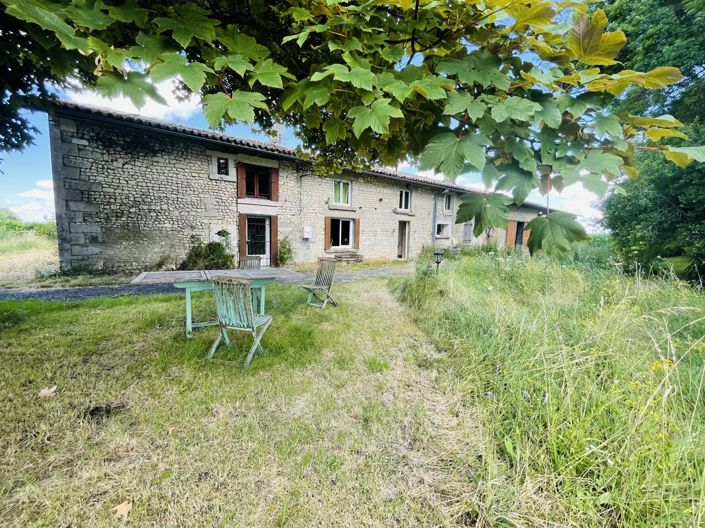 Image No.1-Ferme de 4 chambres à vendre à Barbezieux-Saint-Hilaire