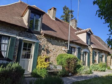 1 - Bélâbre, Village House